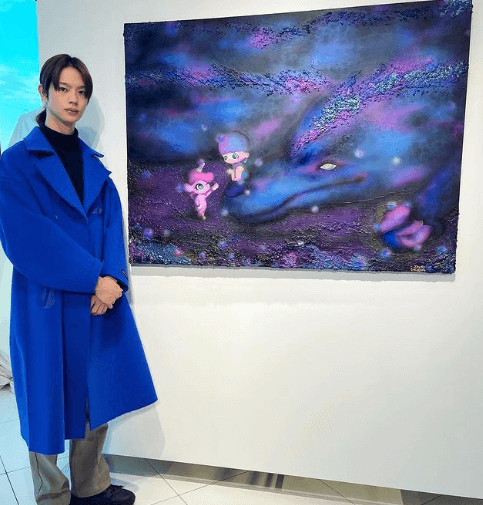 後藤大さんの作品『神晶龍』と、後藤大さん
（出典：後藤大さん公式Instagramより）