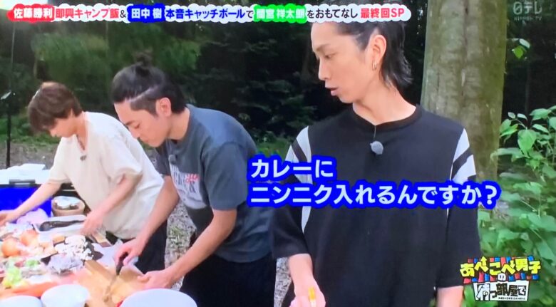 樹さん「カレーにニンニク入れるんですか？」 間宮さん「俺は入れる」 （出典：「あべこべ男子の待つ部屋で」）